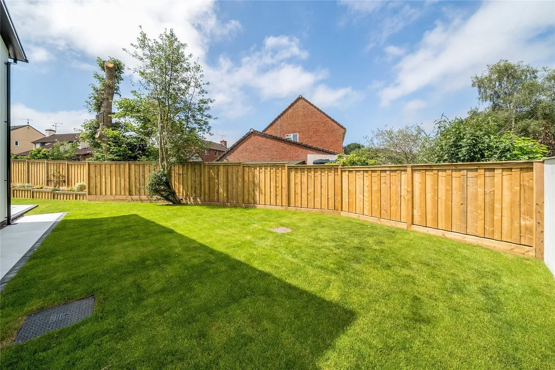 https://mr0.homeflow-assets.co.uk/files/photo/image/48619/9121/_x_/NEW250149_64.jpg