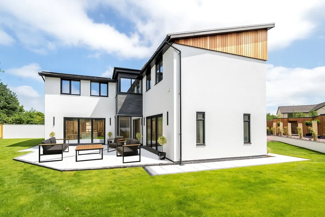 https://mr0.homeflow-assets.co.uk/files/photo/image/48619/9147/_x_/NEW250149_85.jpg