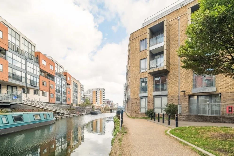 St. Annes Street, E14 photo 4