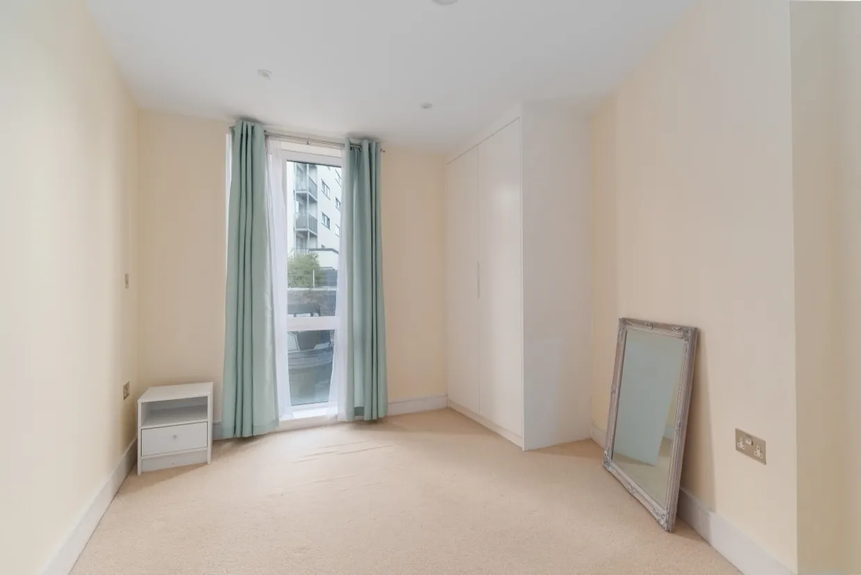 St. Annes Street, E14 photo 12