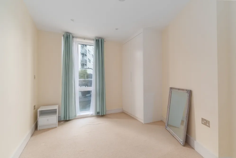 St. Annes Street, E14 photo 12