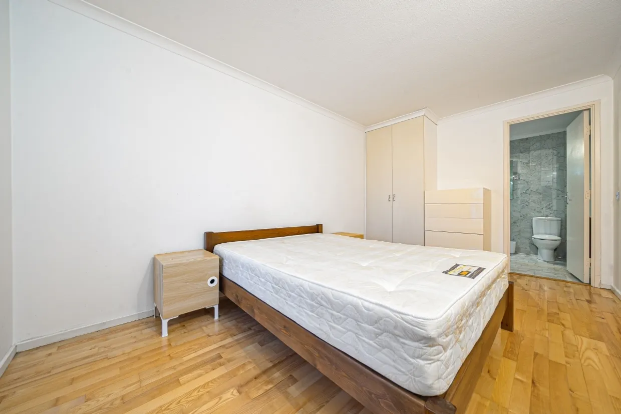 Queen of Denmark Court, Rotherhithe, SE16 photo 13