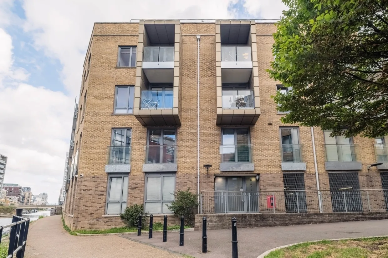 St. Annes Street, E14 photo 20