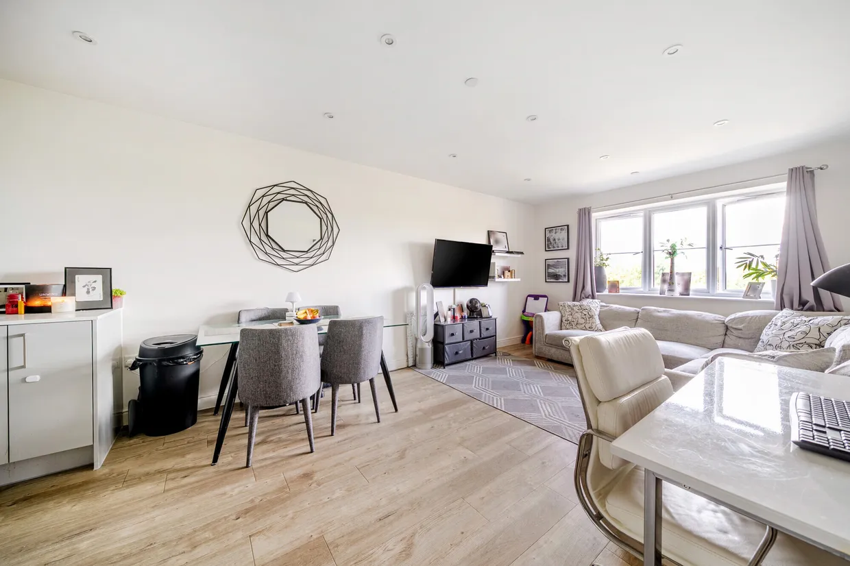 Ceres Crescent, Epsom, KT17 photo 1
