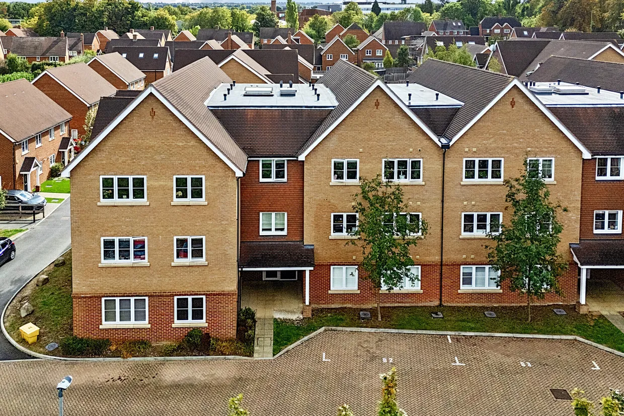 Ceres Crescent, Epsom, KT17 photo 2