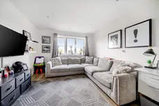 Ceres Crescent, Epsom, KT17 photo 3