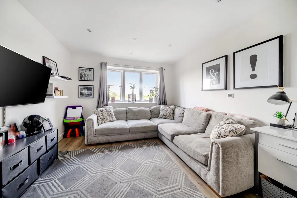 Ceres Crescent, Epsom, KT17 photo 3
