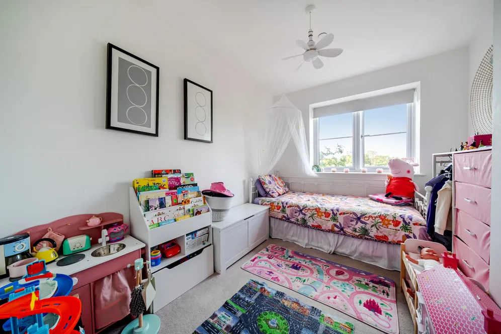 Ceres Crescent, Epsom, KT17 photo 5