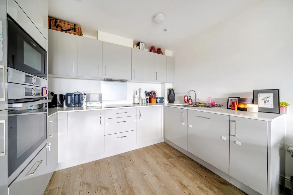 Ceres Crescent, Epsom, KT17 photo 6