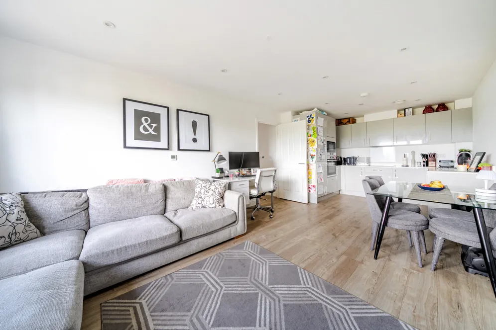 Ceres Crescent, Epsom, KT17 photo 9