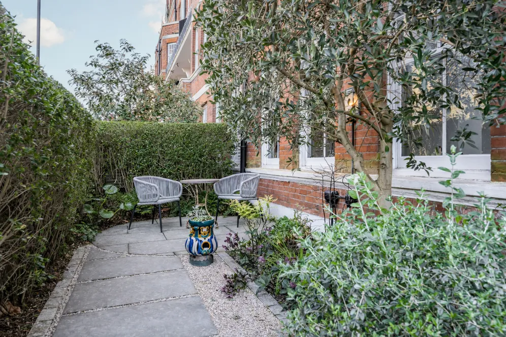 Prince Of Wales Drive, London, SW11 photo 3
