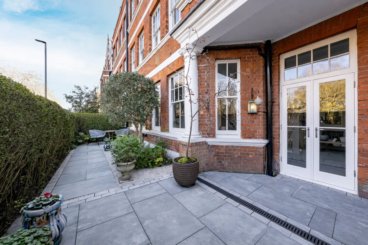 Prince Of Wales Drive, London, SW11 photo 16