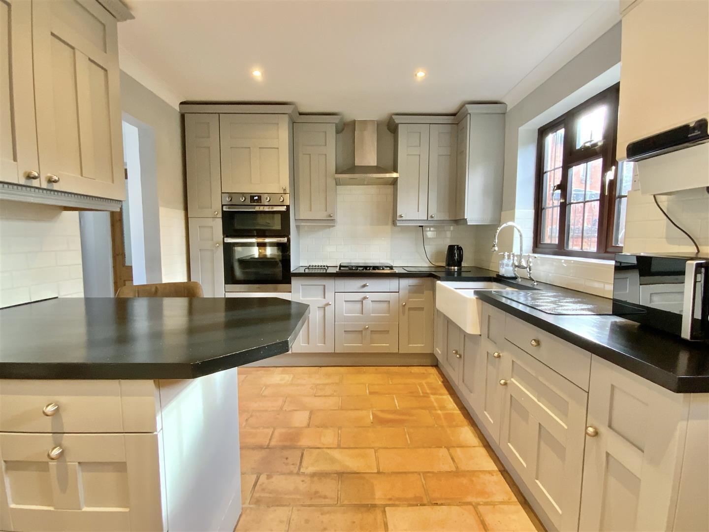 Newport Road, Woolstone, Milton Keynes, Bucks, MK15 0AS Image 3