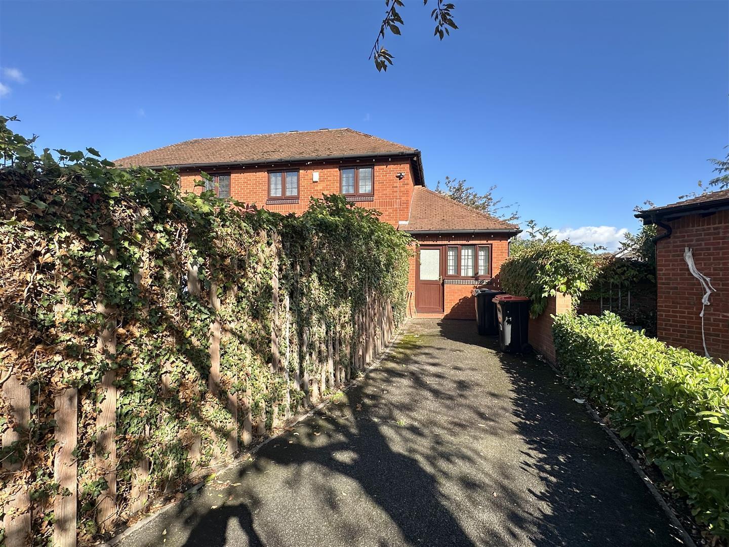 Newport Road, Woolstone, Milton Keynes, Bucks, MK15 0AS Image 17