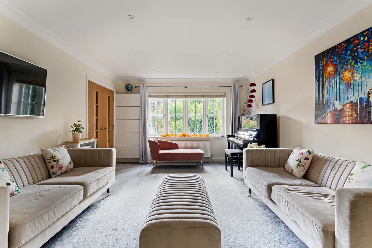 Foxhill Close, High Wycombe, HP13 photo 5