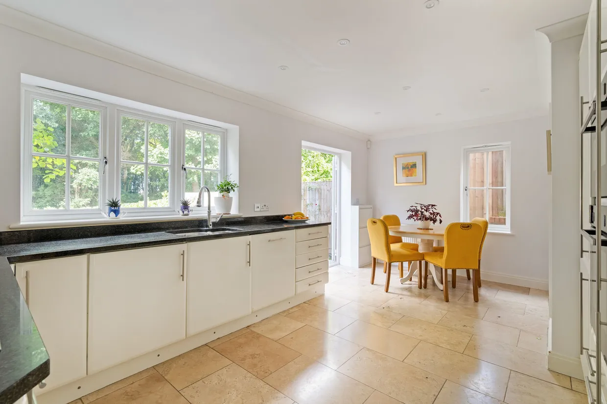 Foxhill Close, High Wycombe, HP13 photo 10