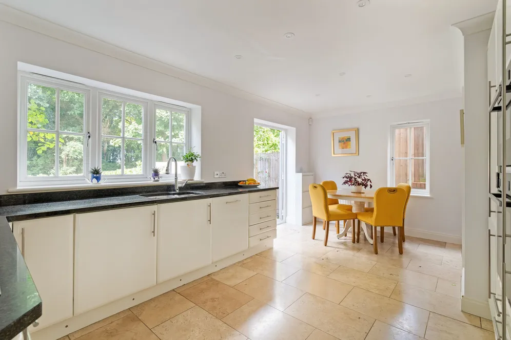 Foxhill Close, High Wycombe, HP13 photo 10