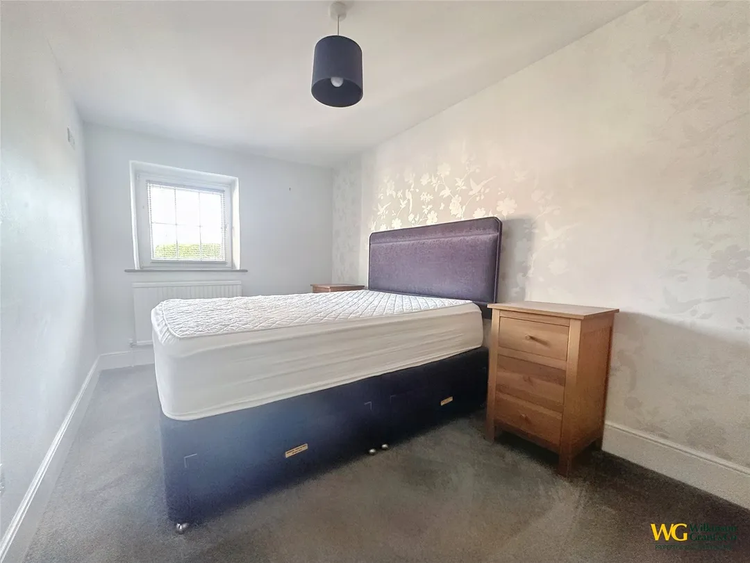 https://mr0.homeflow-assets.co.uk/files/photo/image/48621/2443/_x_/OCL150118_60.jpg
