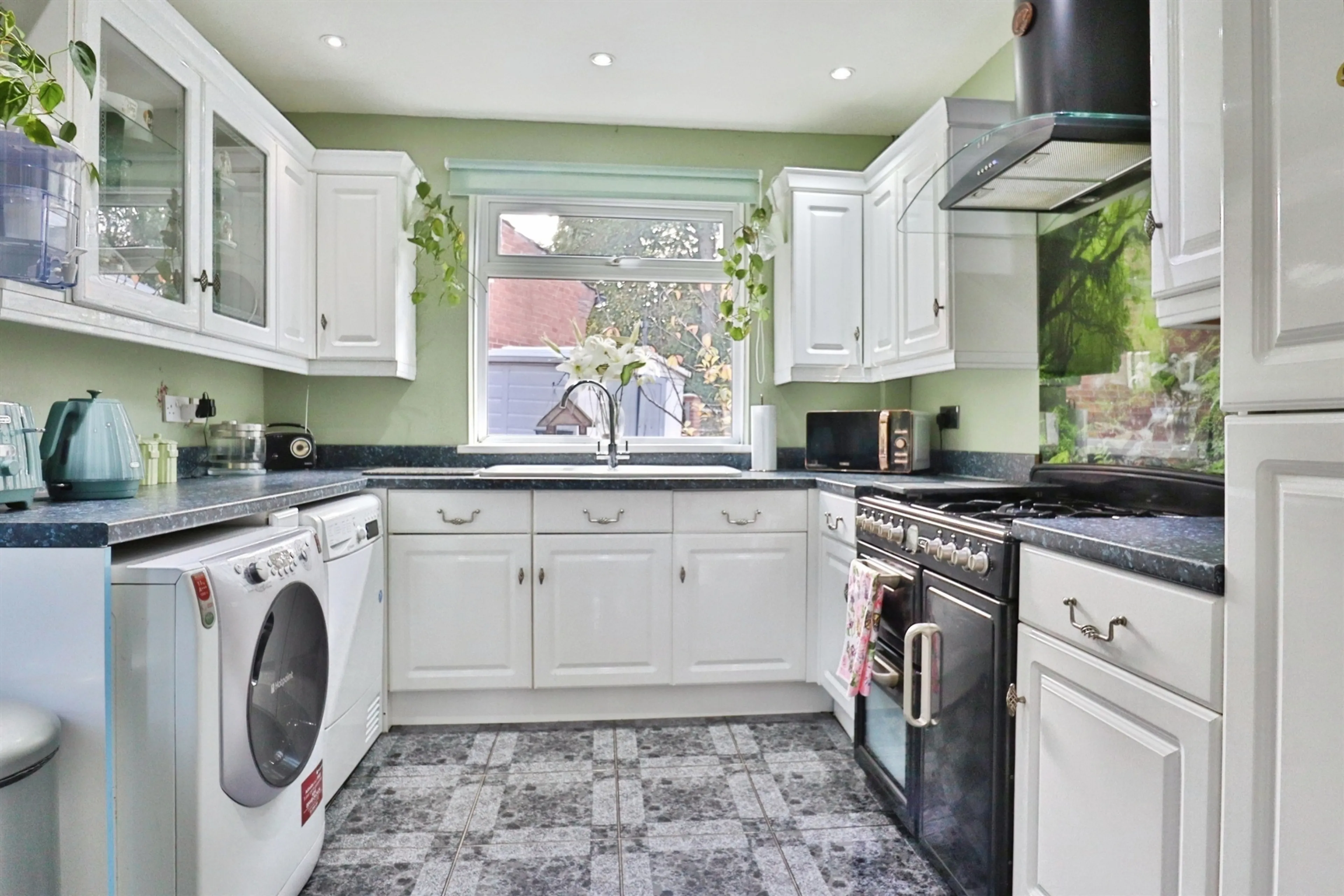 Property at Swarcliffe Bank, LEEDS