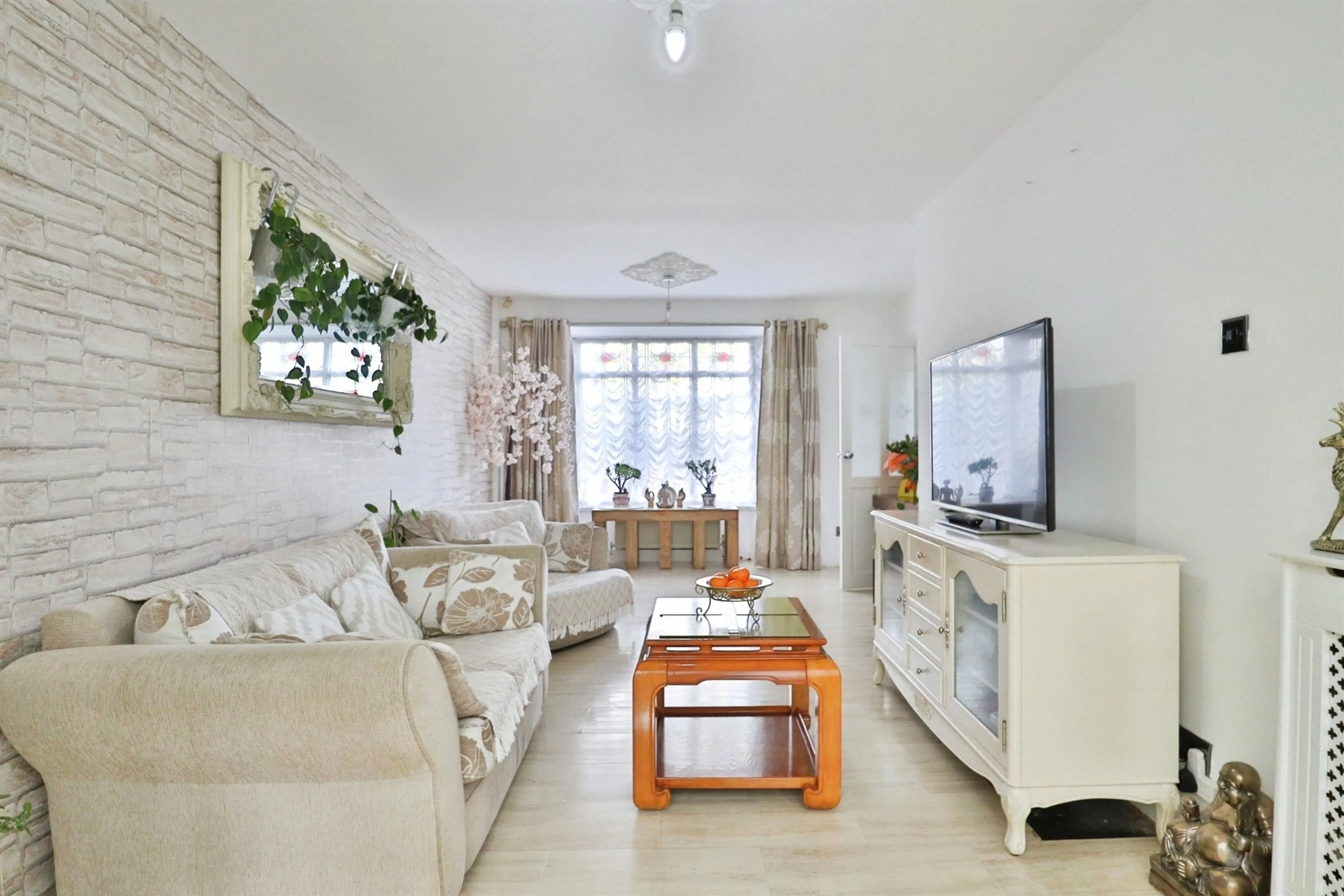 Property at Swarcliffe Bank, LEEDS