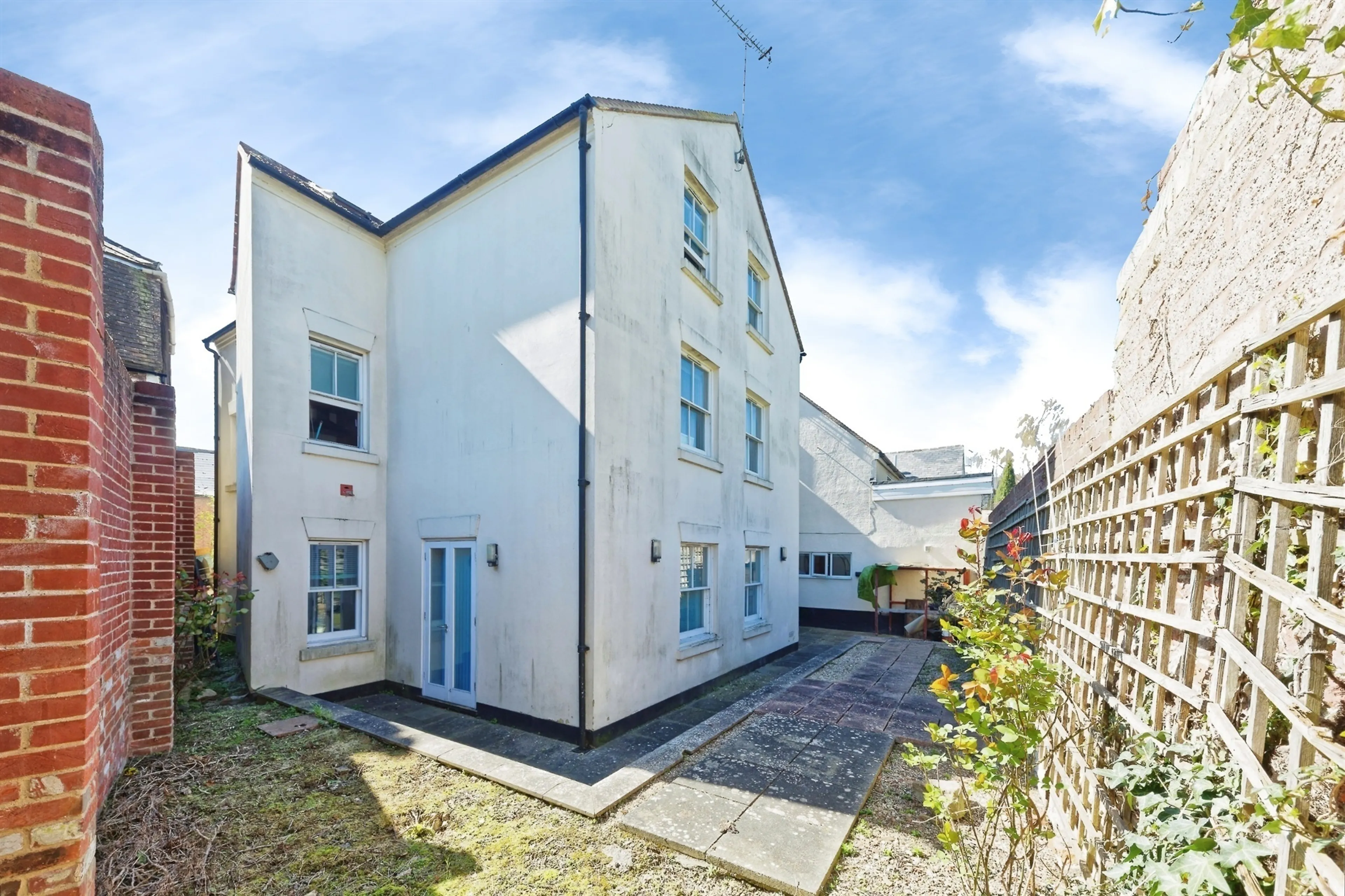 Property photo 0