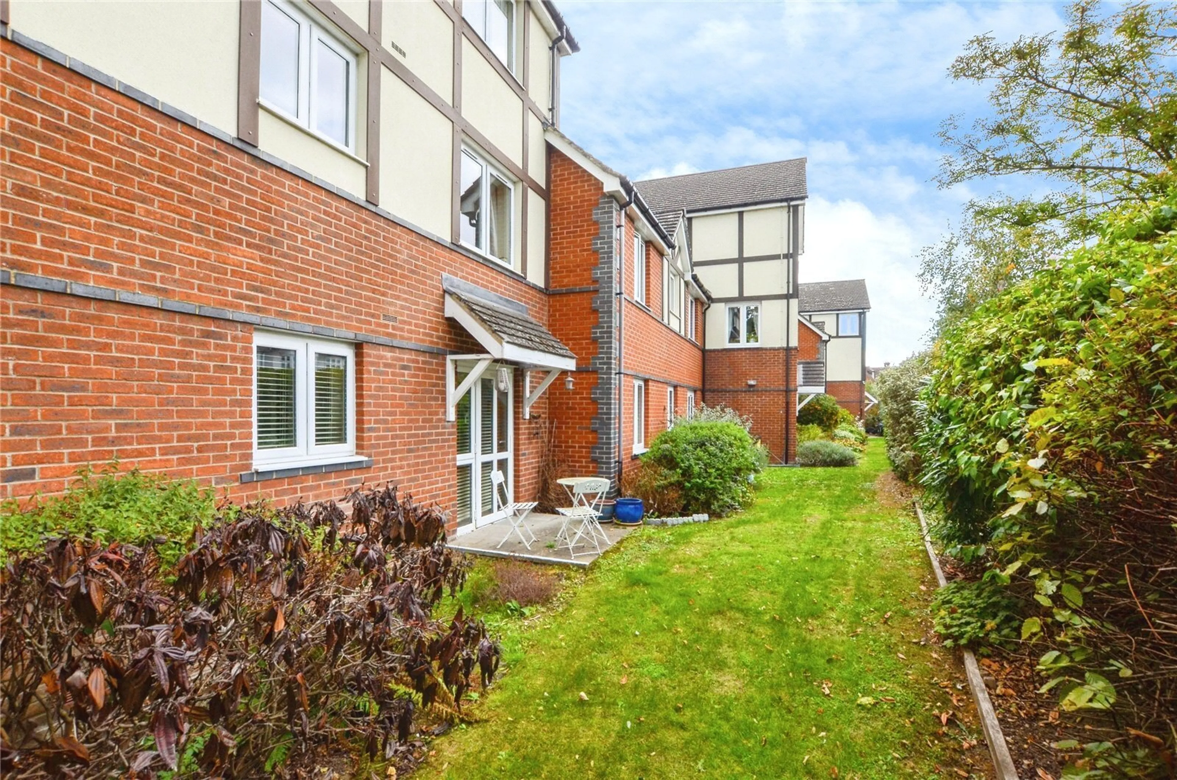 Property at Nanterre Court, 63-67 Hempstead Road, Cassiobury, Watford, Hertfordshire, WD17