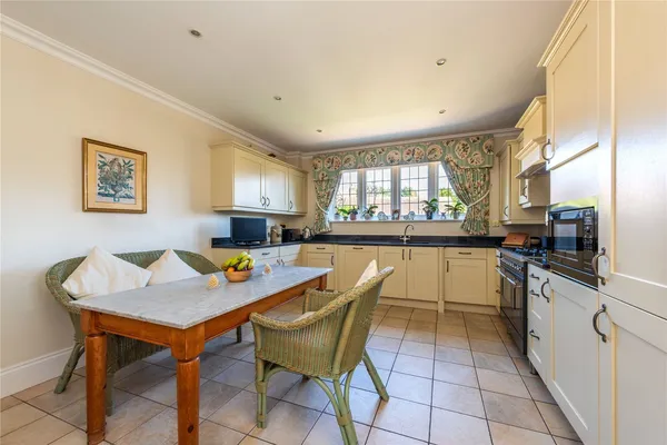Rykens Lane, Betchworth, RH3 photo 10
