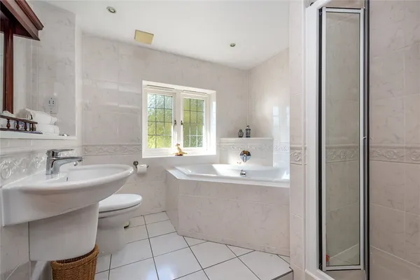 Rykens Lane, Betchworth, RH3 photo 12