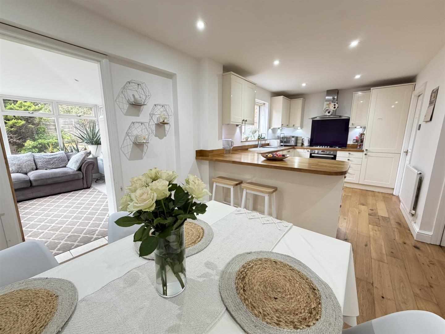 Nightingale Close, Daventry Image 8
