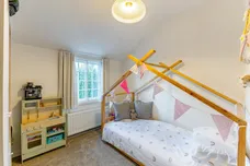 High Street, Godstone, RH9 photo 6