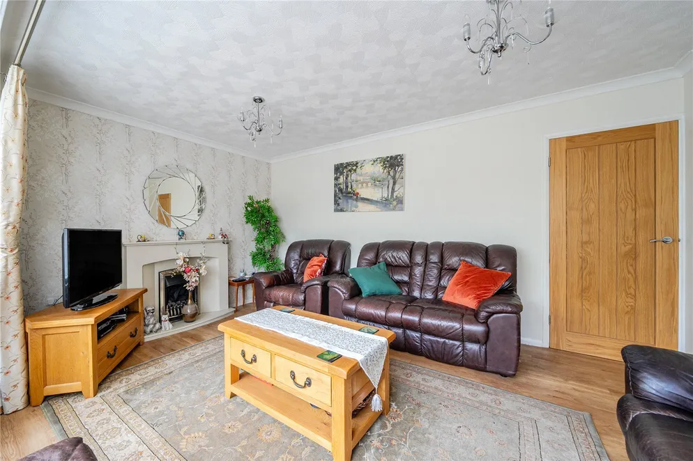 Property carousel item 4