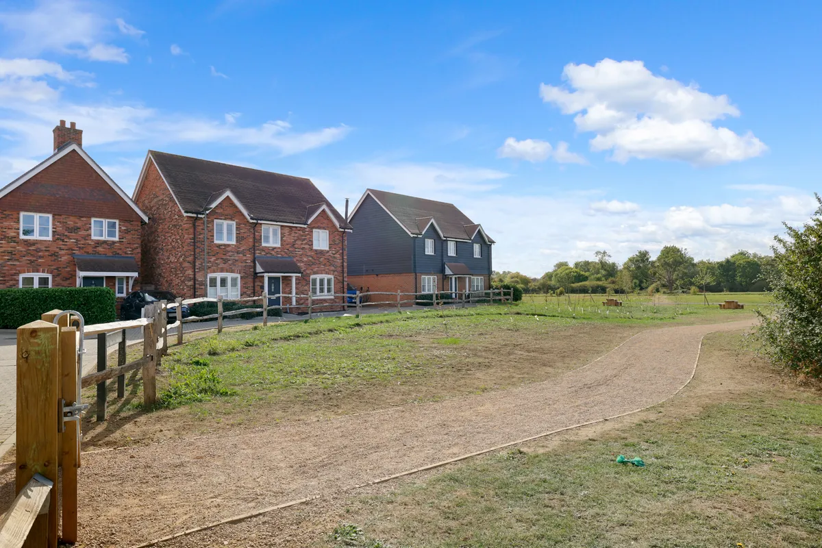 Drewell Close, Horley, Surrey, RH6