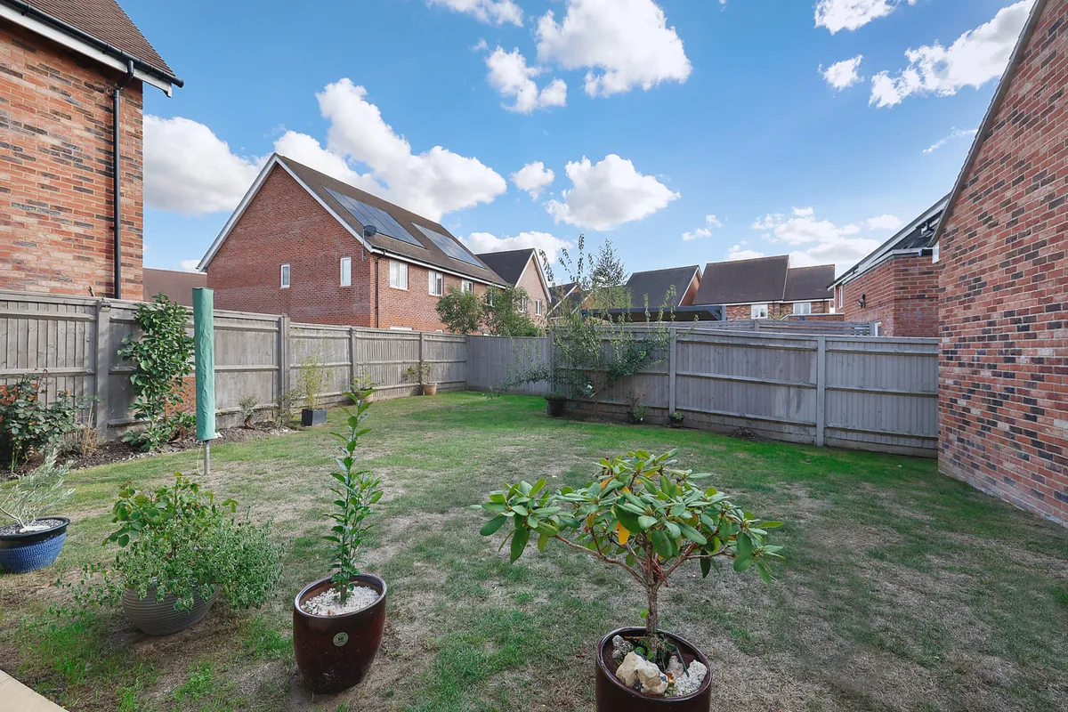 Drewell Close, Horley, Surrey, RH6