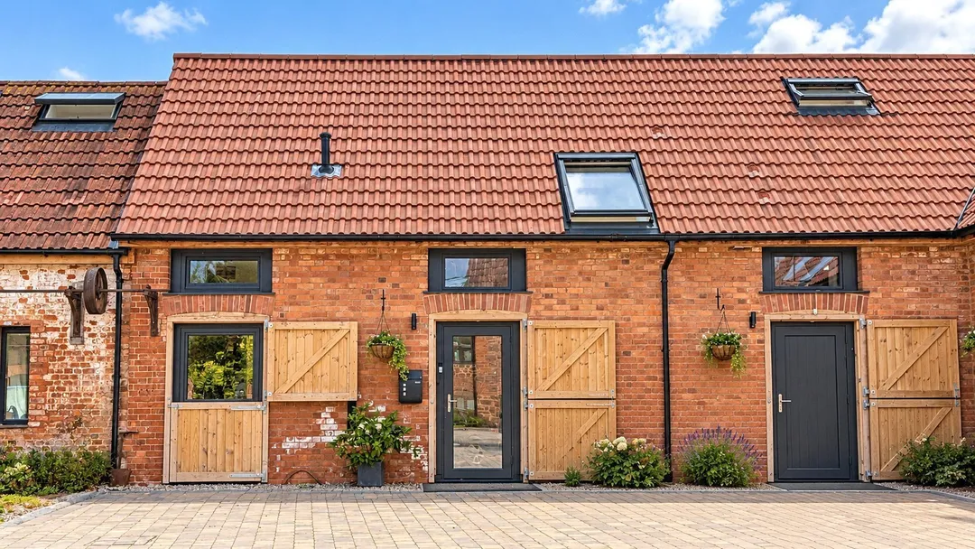 https://mr0.homeflow-assets.co.uk/files/photo/image/48625/7062/_x_/NEW260239_05.jpg