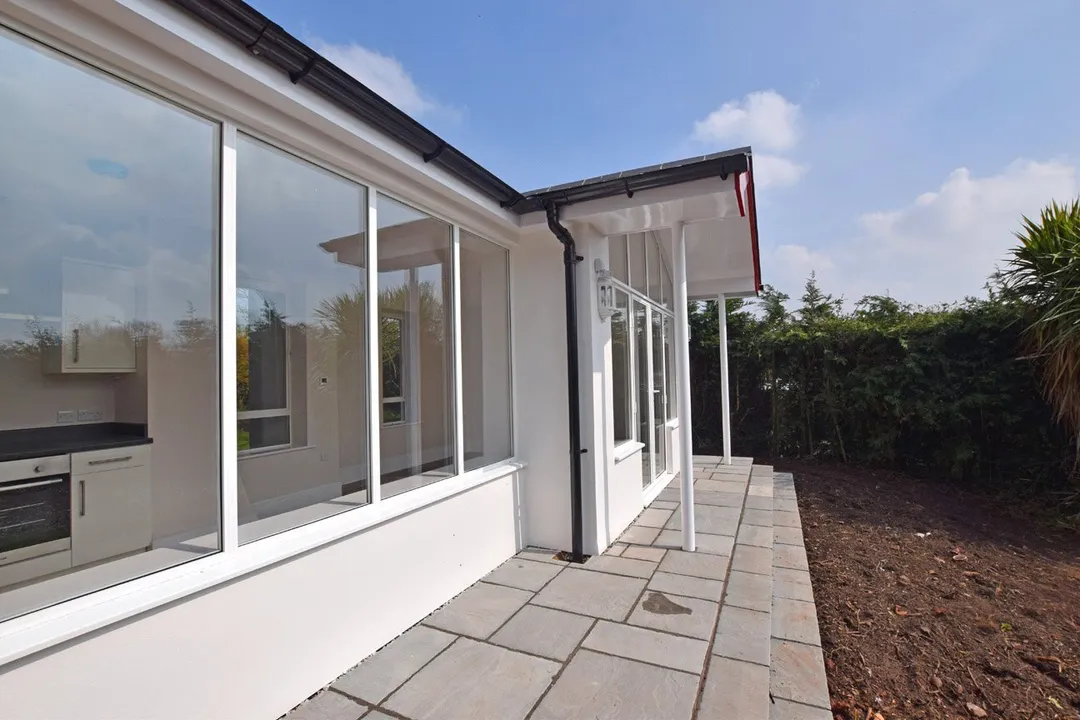 https://mr0.homeflow-assets.co.uk/files/photo/image/48628/9660/_x_/OCL190040_05.jpg