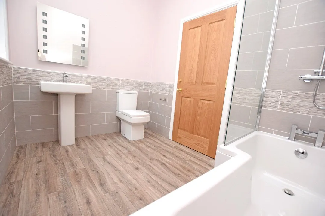 https://mr0.homeflow-assets.co.uk/files/photo/image/48628/9663/_x_/OCL190040_06.jpg