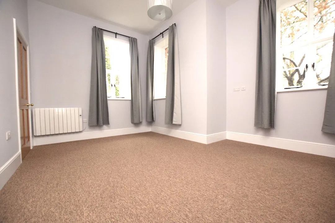 https://mr0.homeflow-assets.co.uk/files/photo/image/48628/9665/_x_/OCL190040_13.jpg