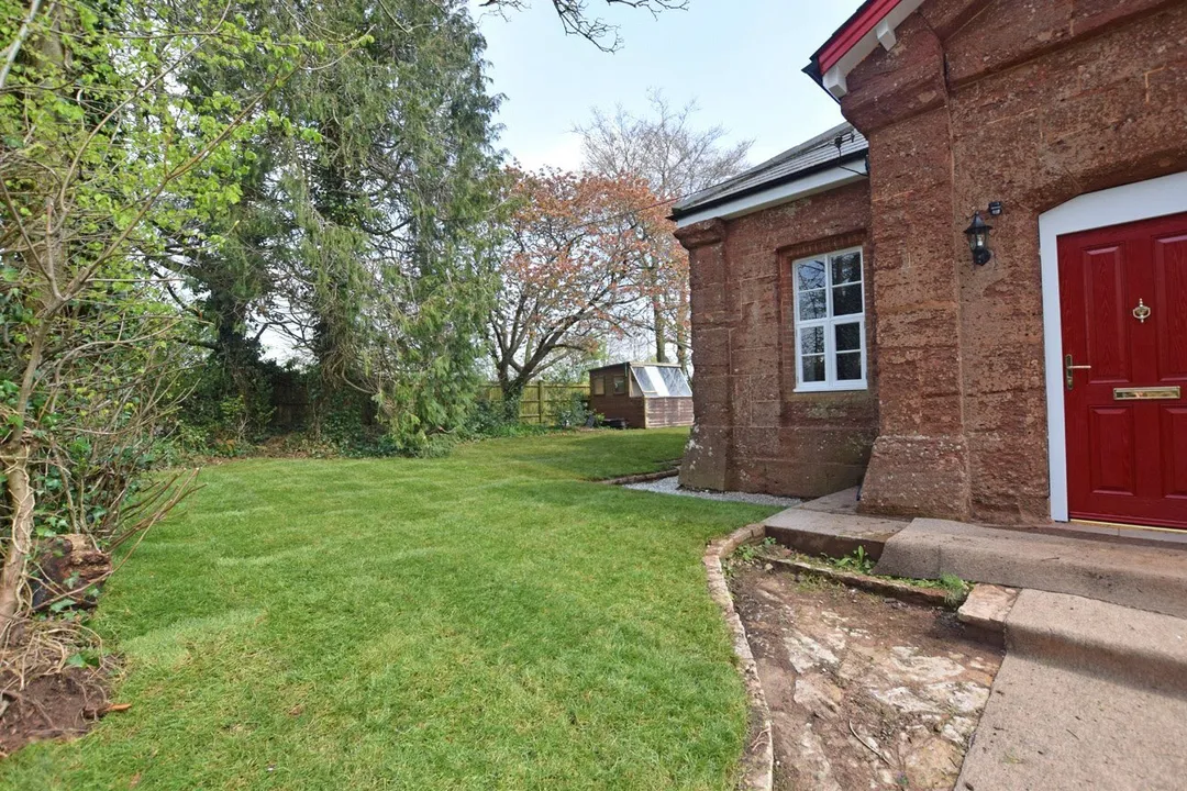https://mr0.homeflow-assets.co.uk/files/photo/image/48628/9670/_x_/OCL190040_03.jpg