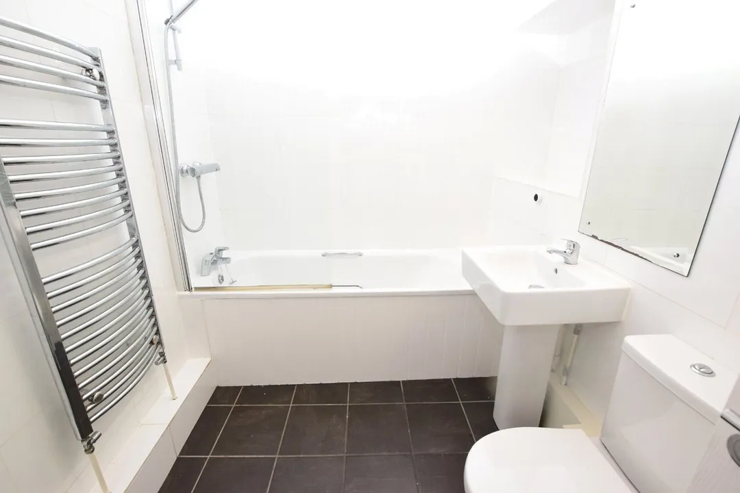 https://mr0.homeflow-assets.co.uk/files/photo/image/48629/0533/_x_/SOU210325_05.jpg