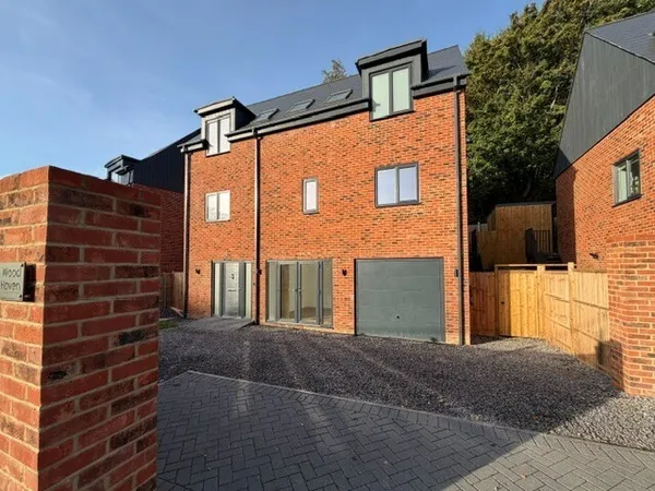 Winchester Road, Fair Oak, SO50