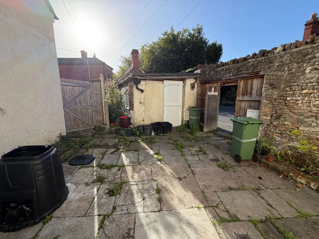 https://mr0.homeflow-assets.co.uk/files/photo/image/48632/0415/_x_/60109602.jpg