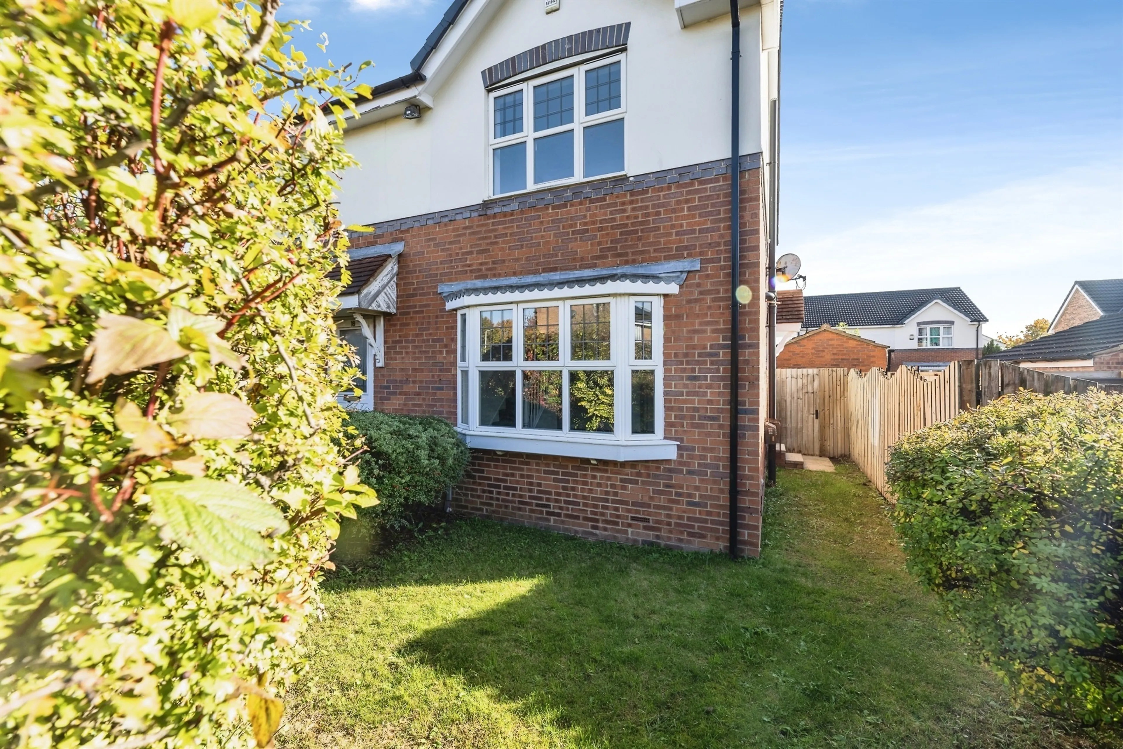 Property at Ascot Gardens, Leeds