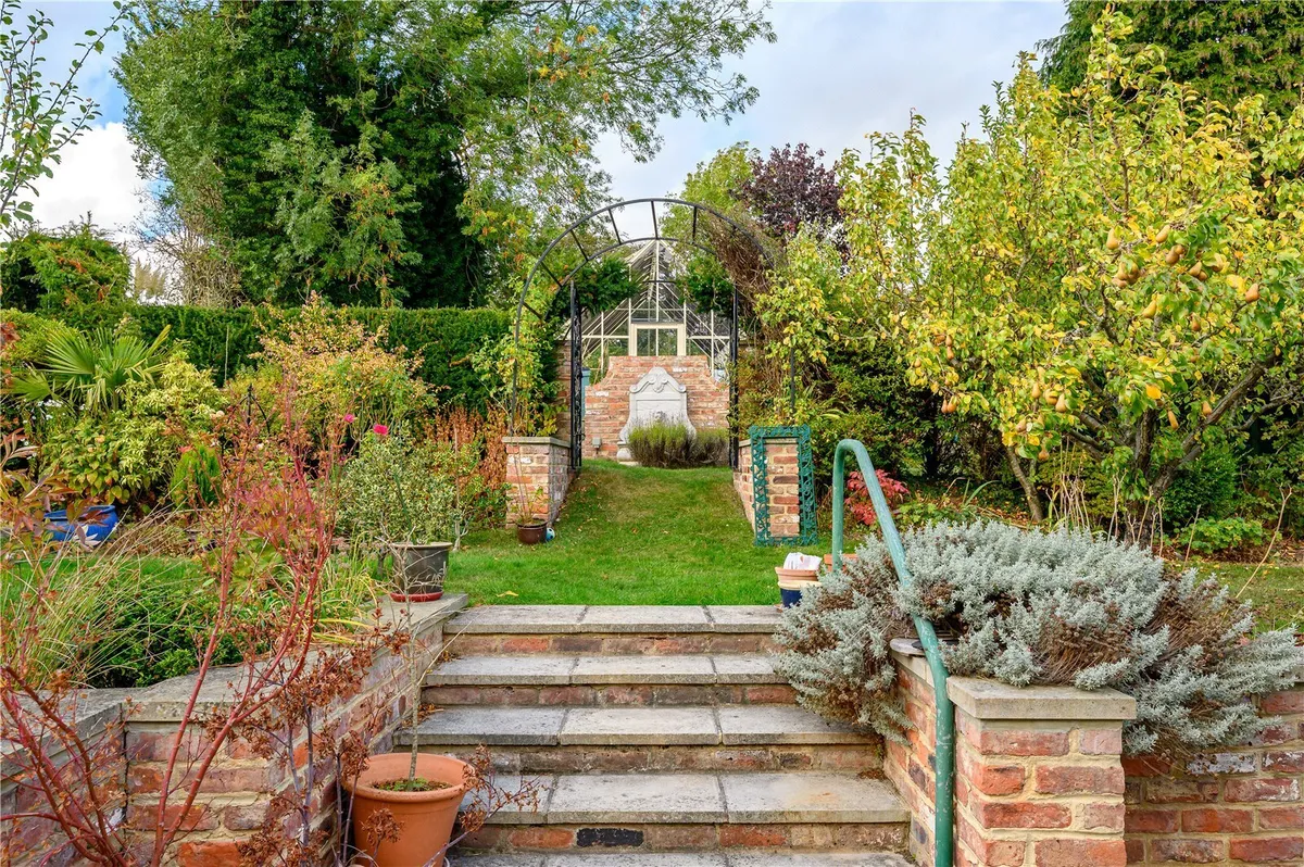 Woodacre Crescent, Bardsey, LS17