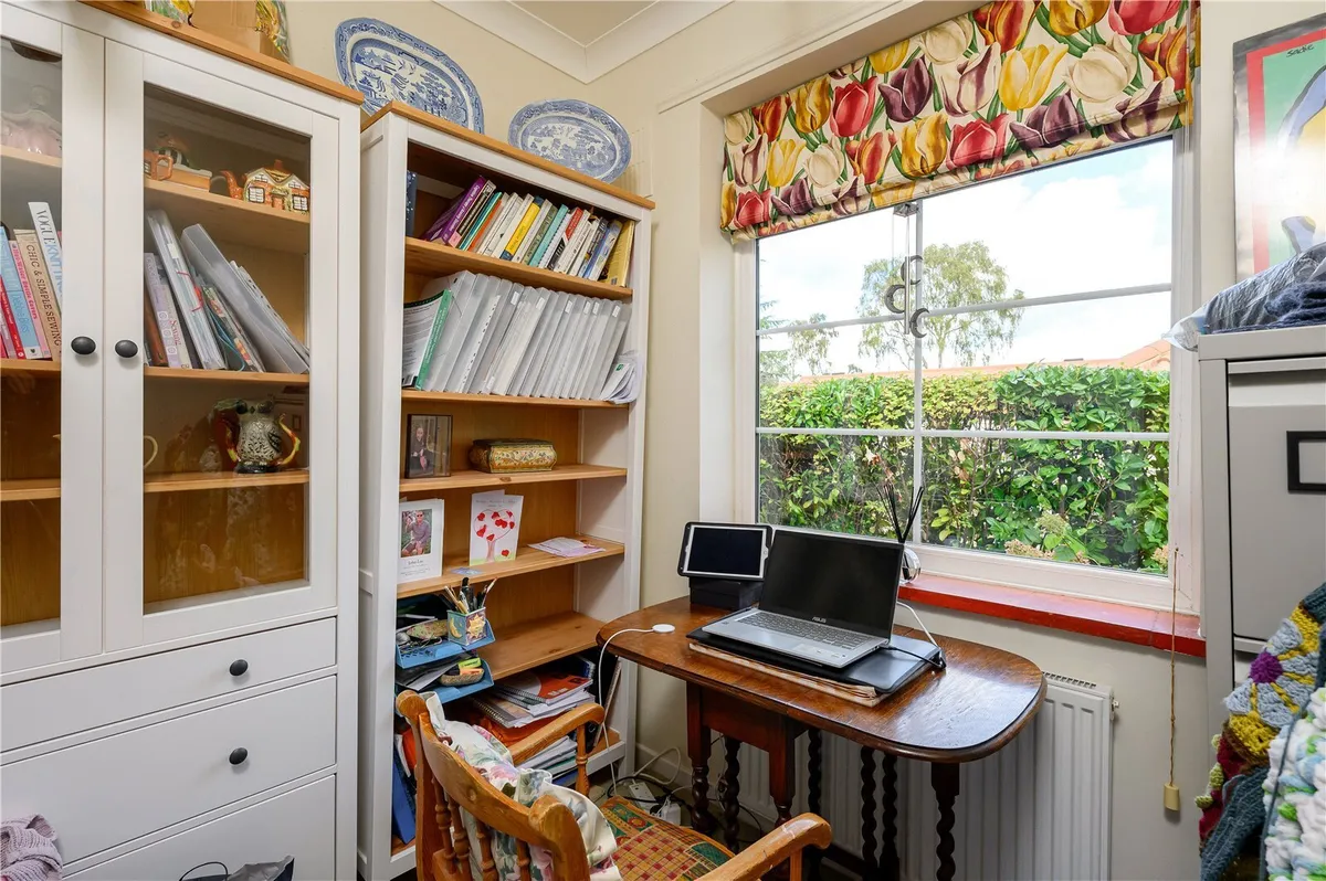 Woodacre Crescent, Bardsey, LS17