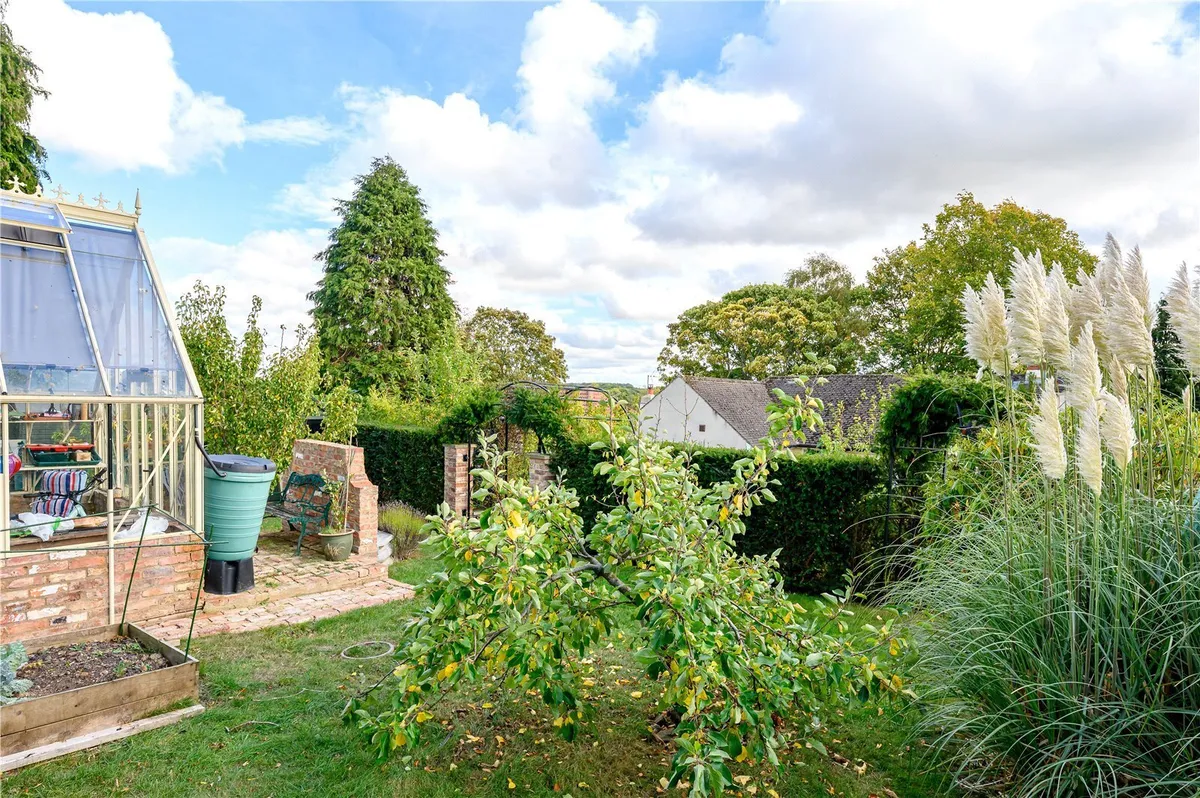 Woodacre Crescent, Bardsey, LS17