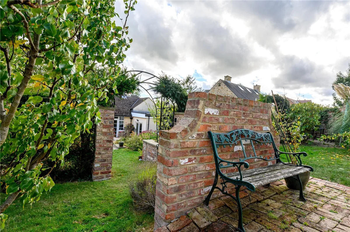 Woodacre Crescent, Bardsey, LS17