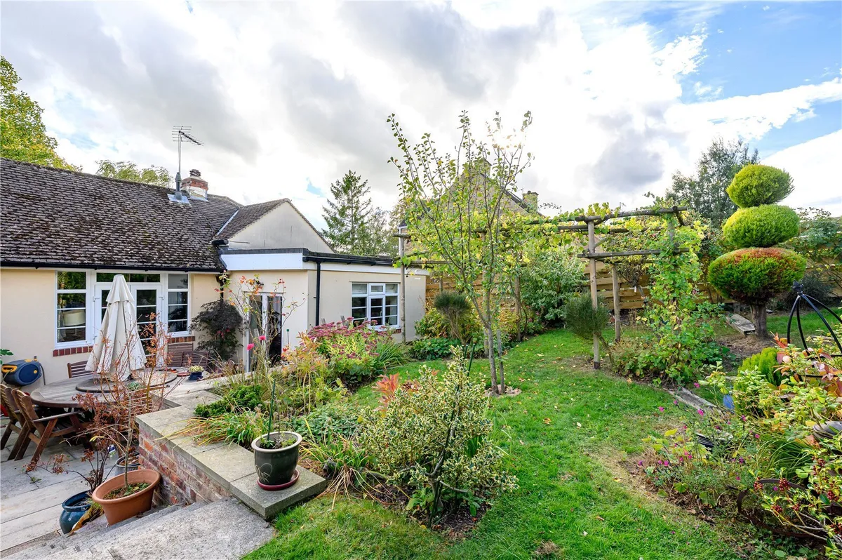 Woodacre Crescent, Bardsey, LS17