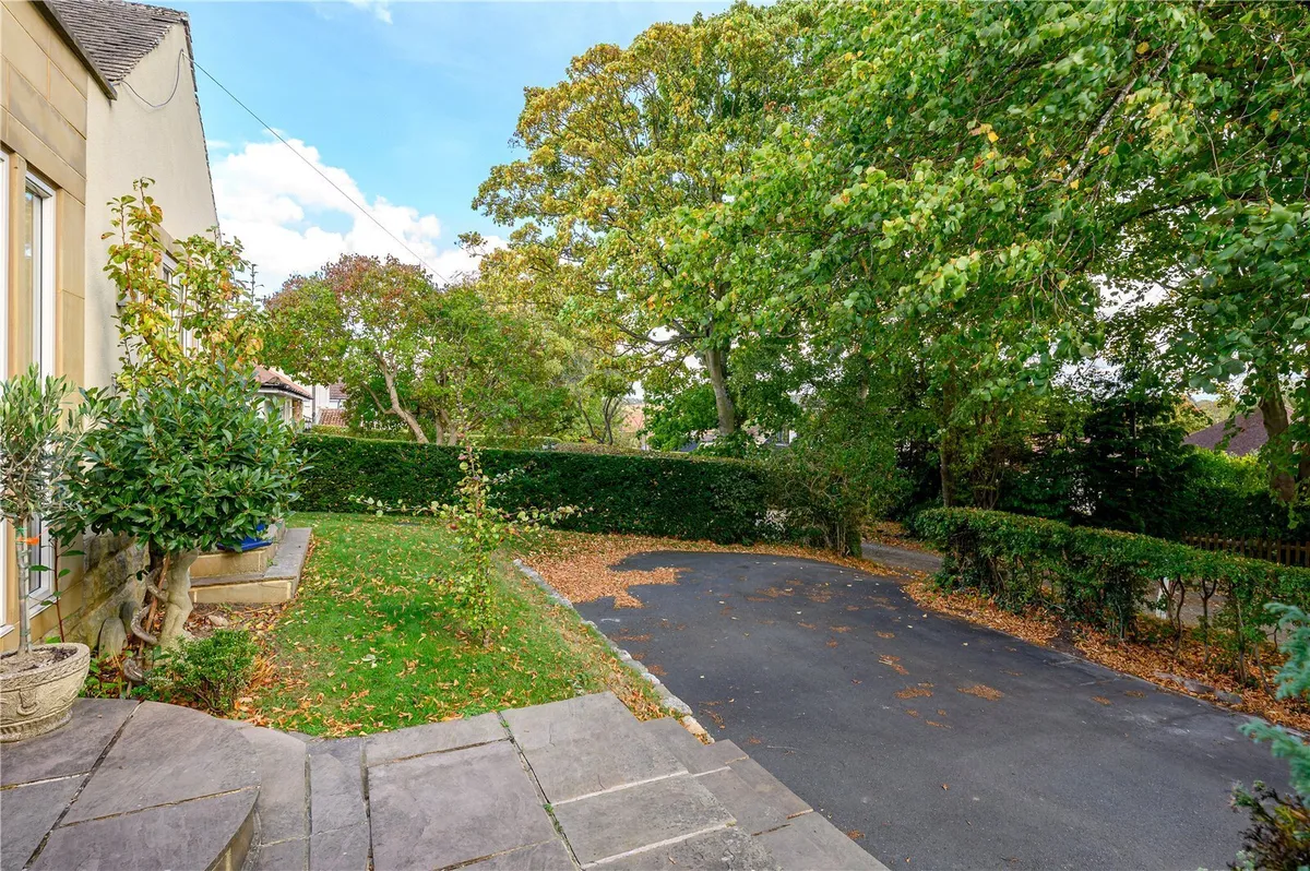 Woodacre Crescent, Bardsey, LS17
