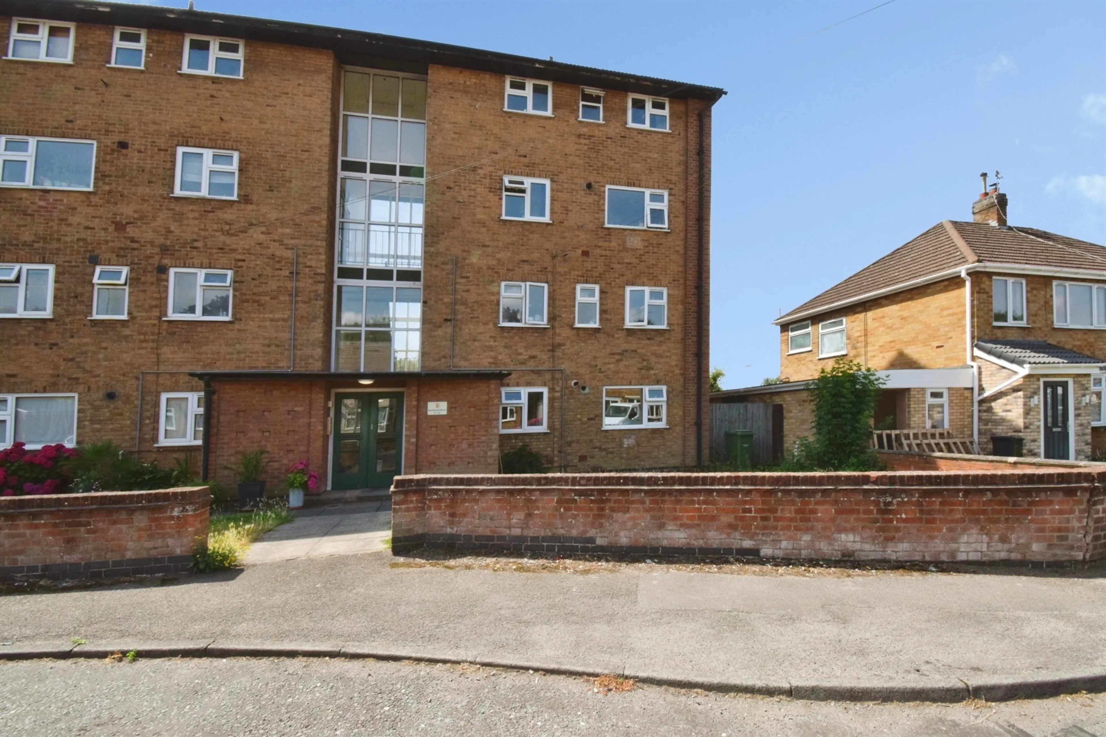 Property at Kenilworth Drive, Oadby, Leicester
