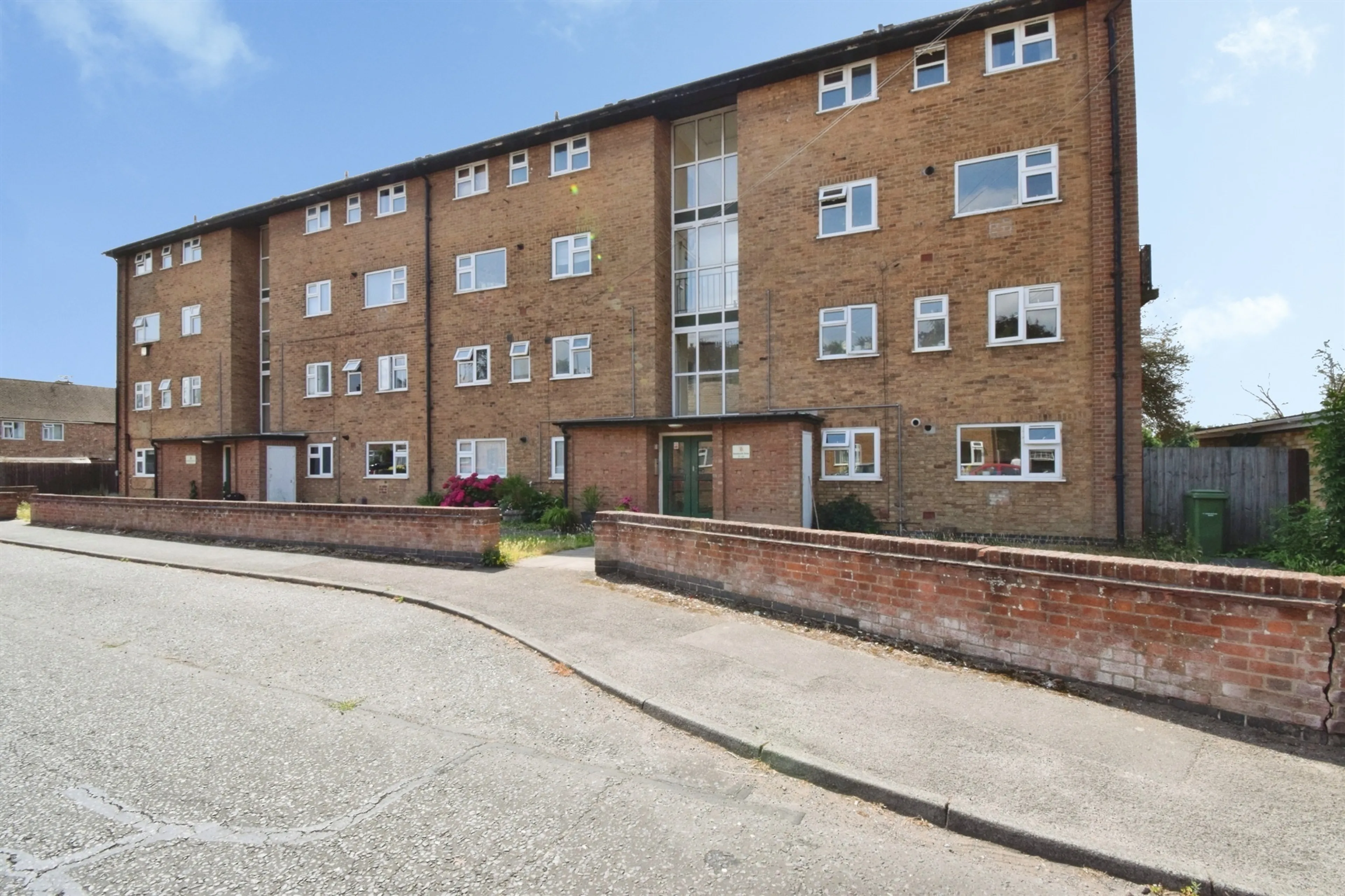 Property at Kenilworth Drive, Oadby, Leicester